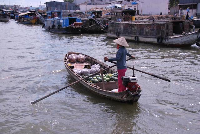 Marché flottant de Phung Hiep, province de Hau Giang
