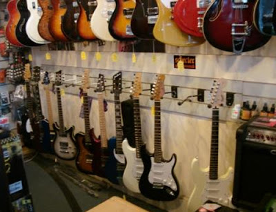 Cara Memainkan Alat Musik Gitar Listrik