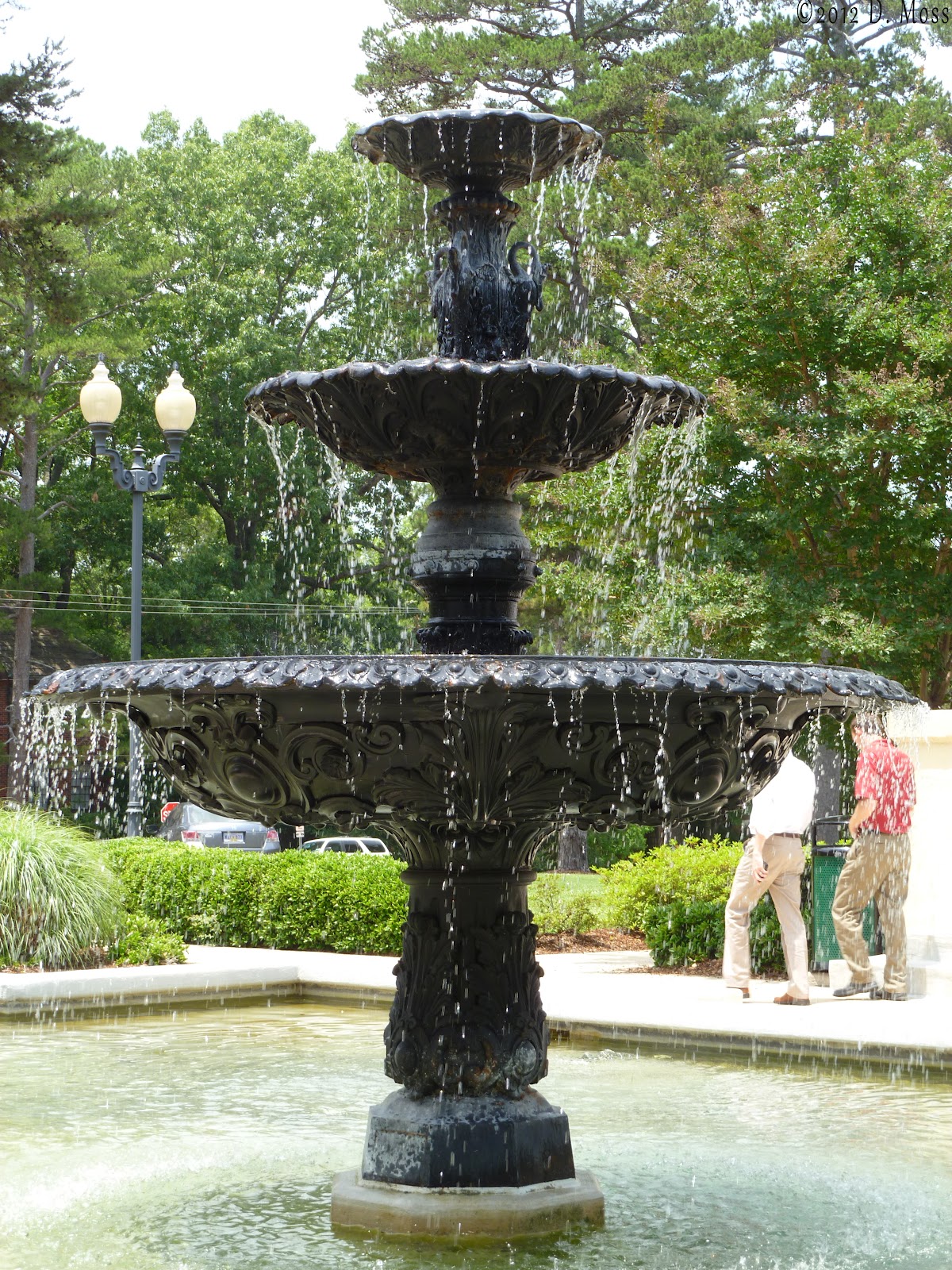 the cat and the bee Eudora Welty House and Gardens, Belhaven