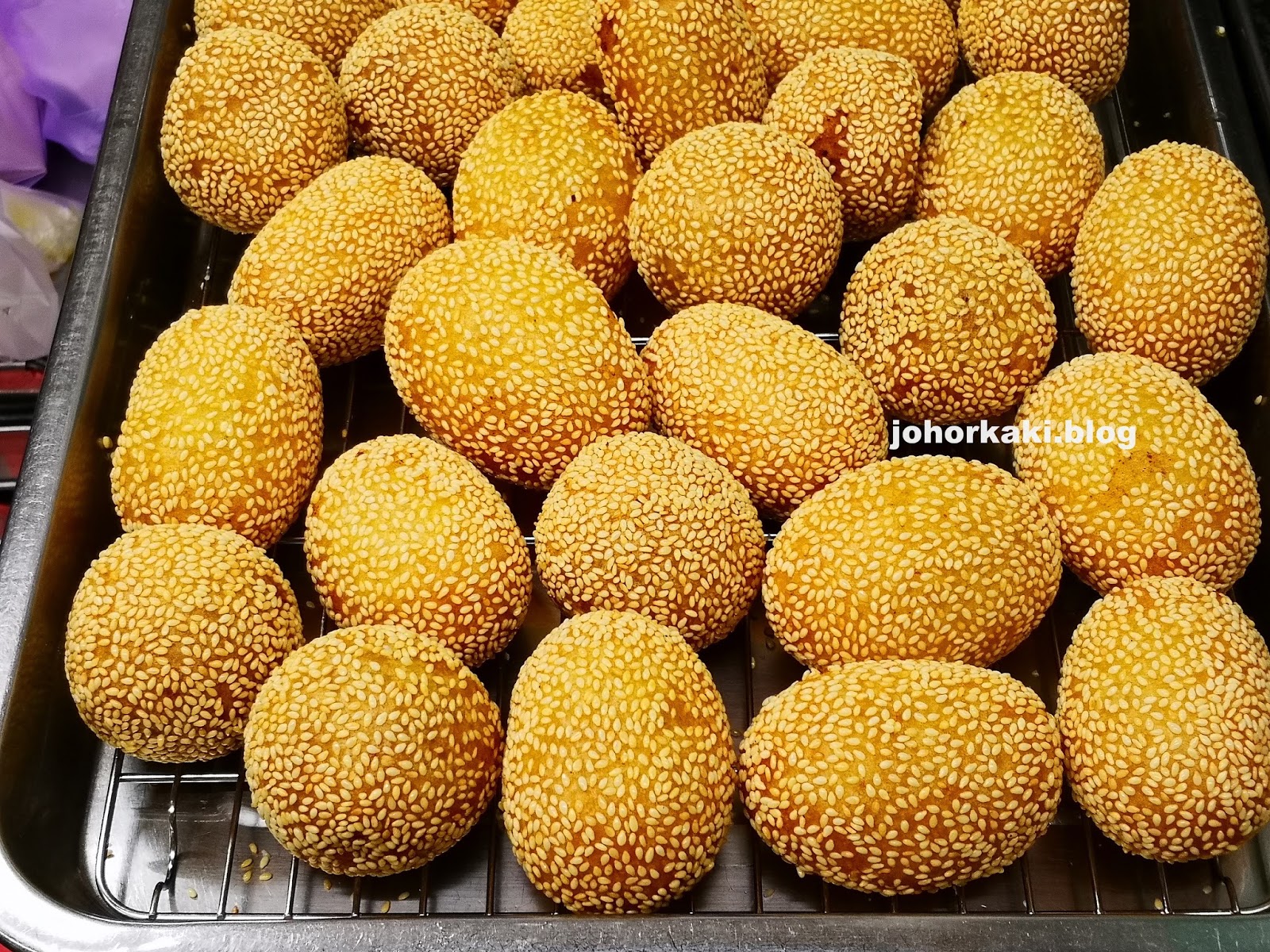 Xiang Xiang Cooked Food in Chinatown Complex. Traditional Chinese Kueh