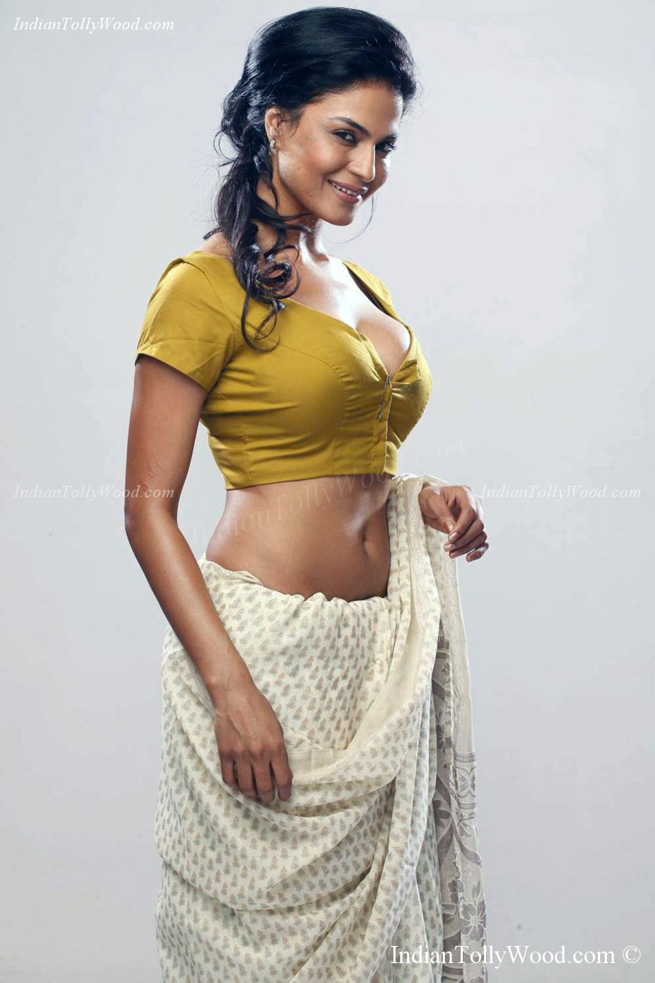 Veena Malik Hot Photos  Songs By Lyrics-3621