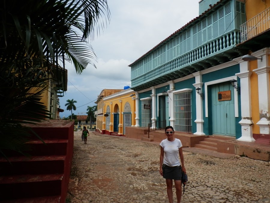 enlacima-de-paseo-por-trinidad-de-cuba-a-pie