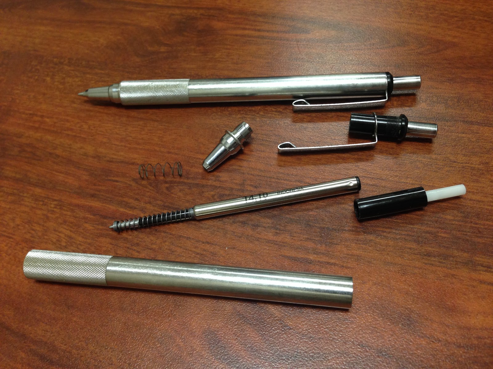 a Memphis Traveler EDC Pen Review Zebra F701 The Best