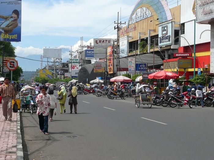 Gajahmada, Plaza di Malang yang tembus Pasar Besar ~ Teropong Malang