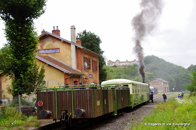 La gare et la locomotive à vapeur,Olliergues, Puy-de-Dôme, Auvergne
