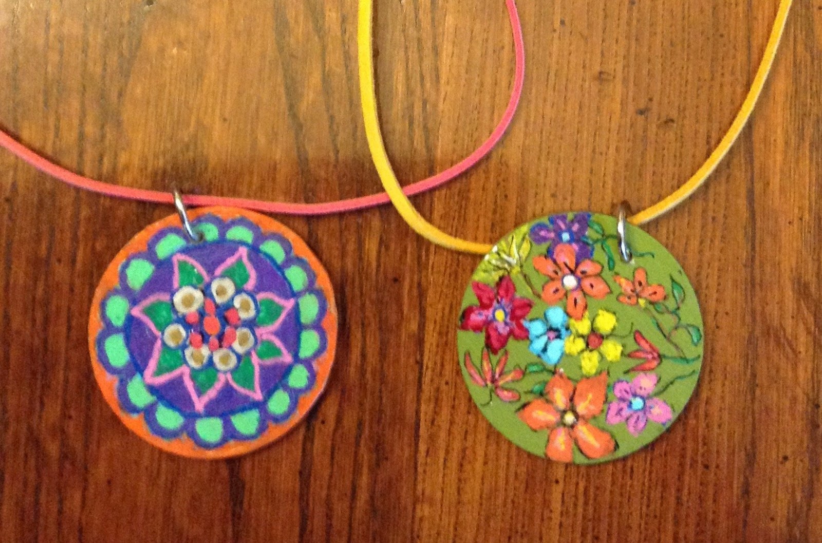 Nancy's Arts & Crafts Painted Wooden Discs for Necklaces