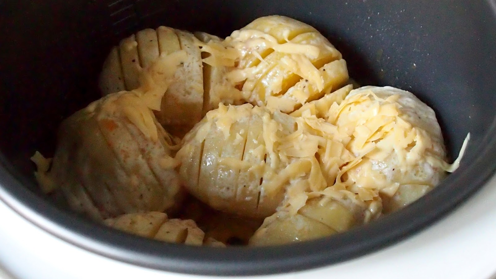 Картофель запеченный в мультиварке с сыром