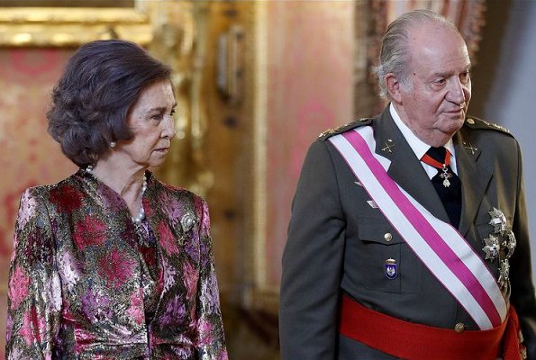 Royal ladies wear a long dress at Pascua Militar ceremony as a tradition.