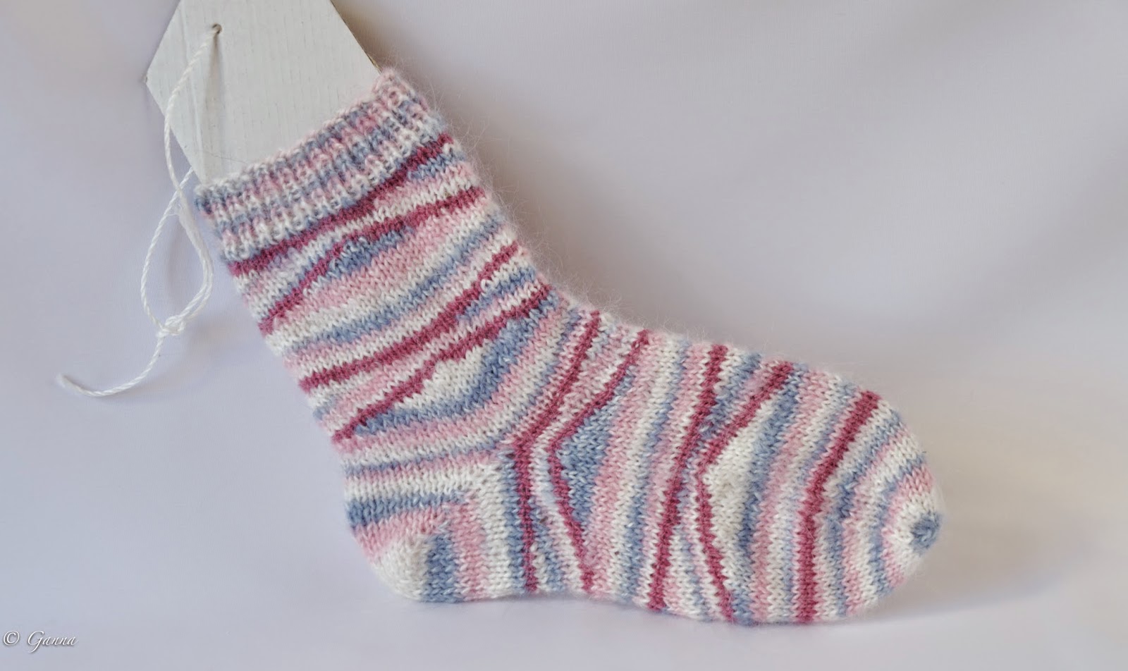 носки твист на спицах техника укороченных рядов. ульрике брюггеман носки-твист на спицах. носки укороченными рядами. носки укороченными рядами спицами. носочки тапочки укороченными рядами спицами.