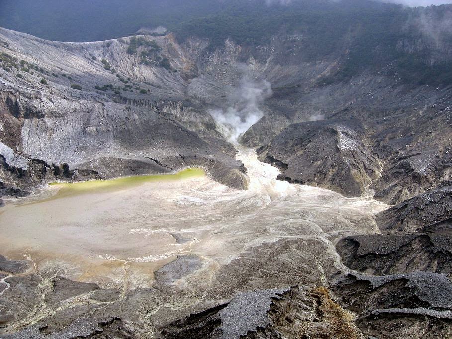 Obyek Wisata Gunung Tangkuban Perahu Bandung Paket