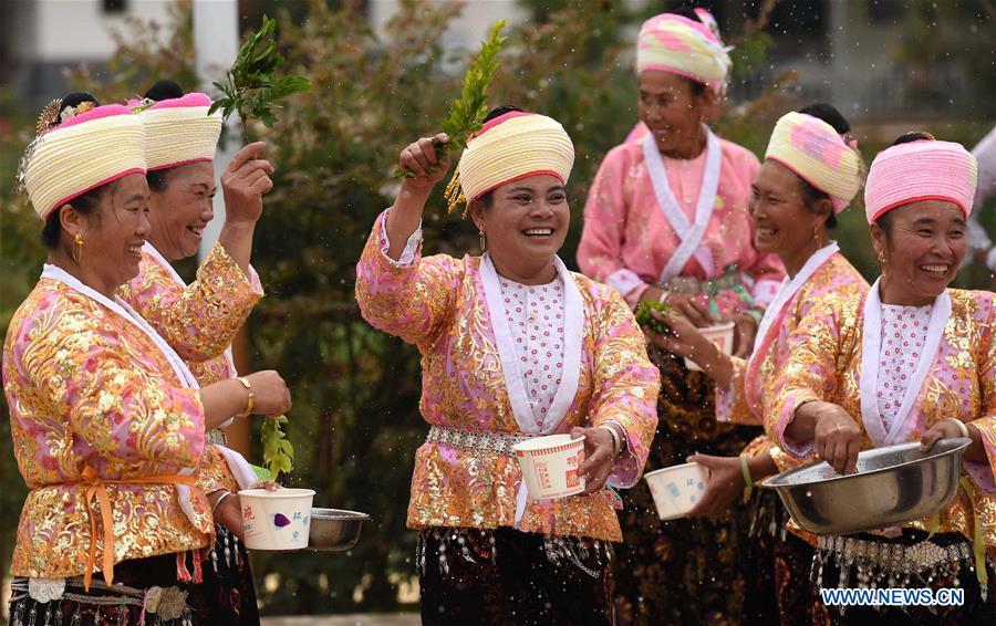 Año nuevo tailandés en Dehong