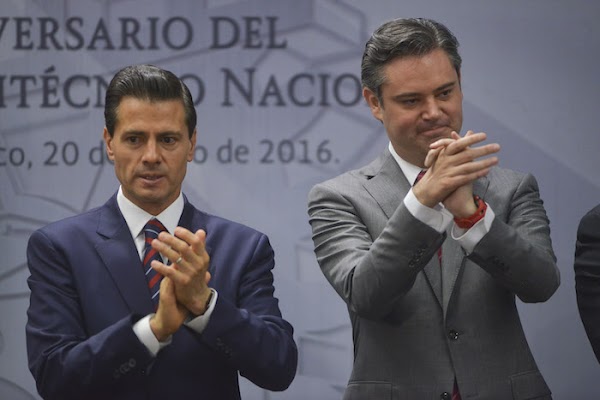 No saben ’ler’, pero EPN y Nuño presumen la reforma educativa que dará resultados en 40 años No saben ’ler’, pero EPN y Nuño presumen la reforma educativa que dará resultados en 40 años