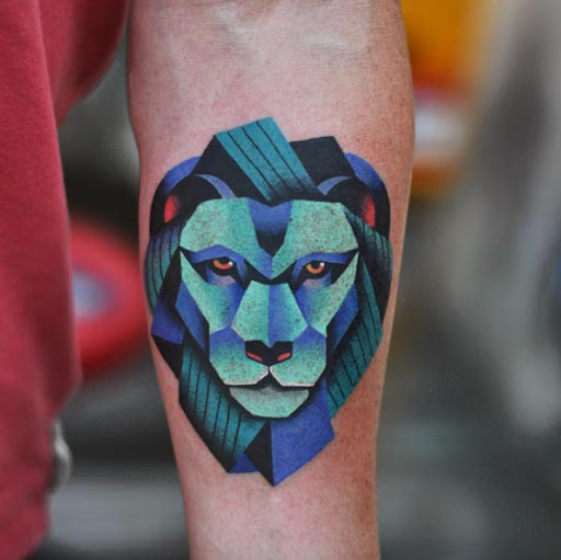 Diese surreale lion tattoo