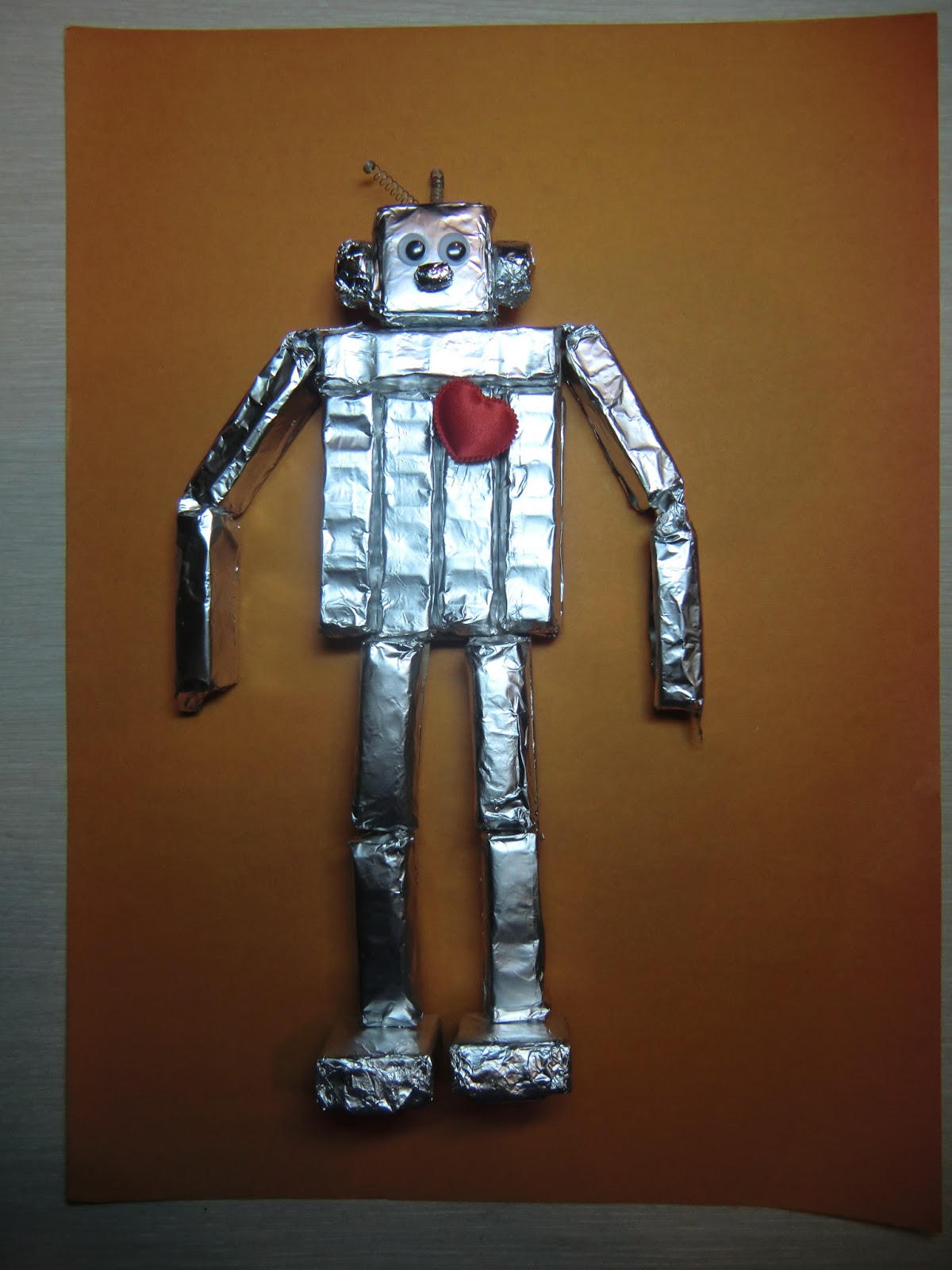 Робот из коробок. Робот из картонных коробок. Робот в школу своими руками. Робот в школу своими руками. Робот из фольги.