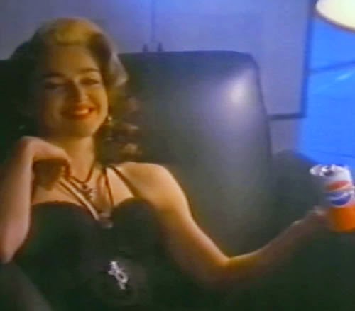 Propaganda da Madonna para a Pepsi, nos final dos anos 80 com a canção "Like a Prayer".