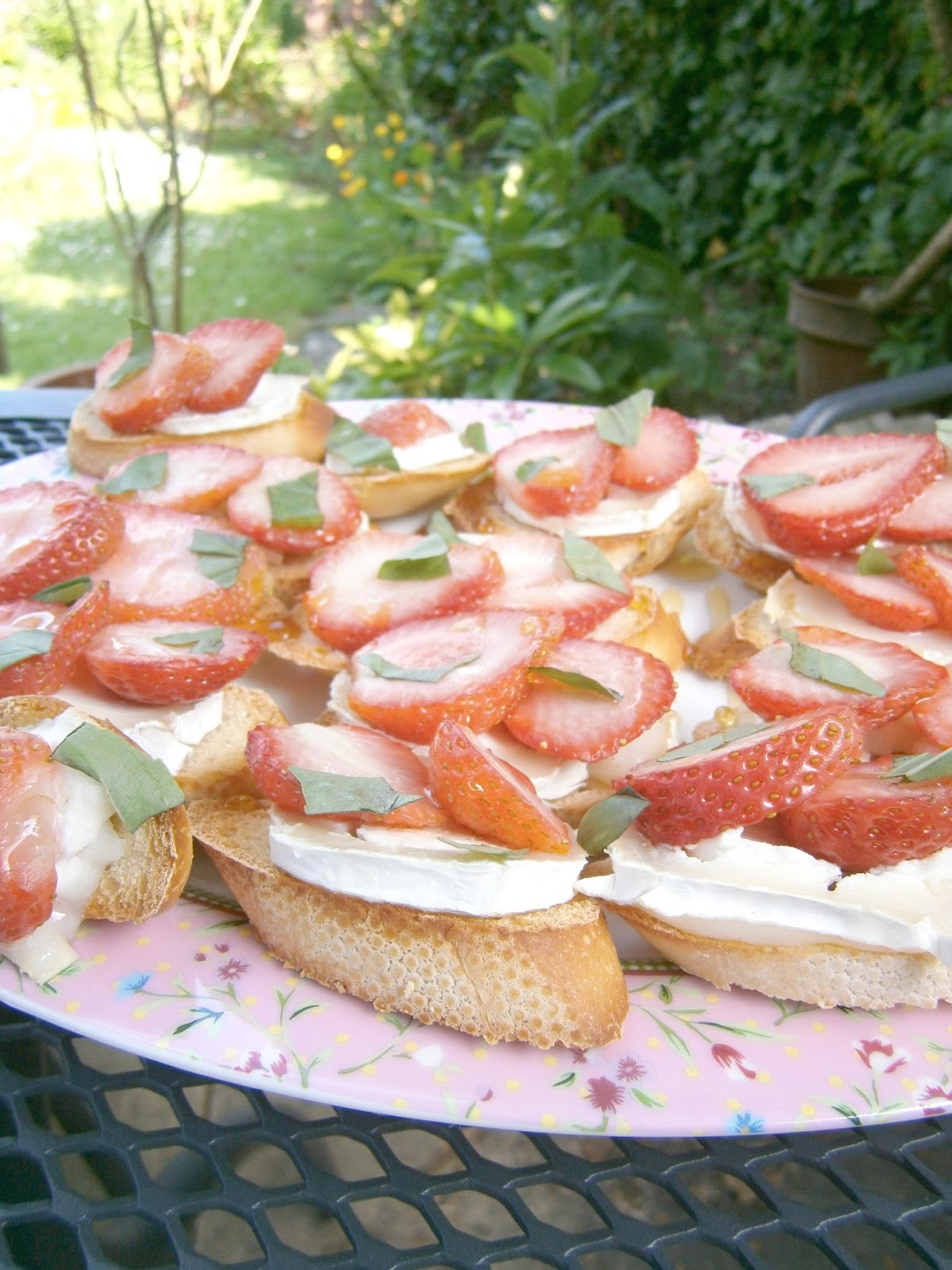 Marie's Bakehouse How to make goats cheese, strawberry and honey crostini