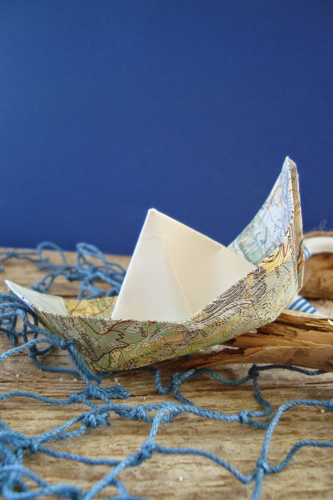 Kleefalter: Papierschiffchen aus Landkarten - Sommerdeko Teil 3
