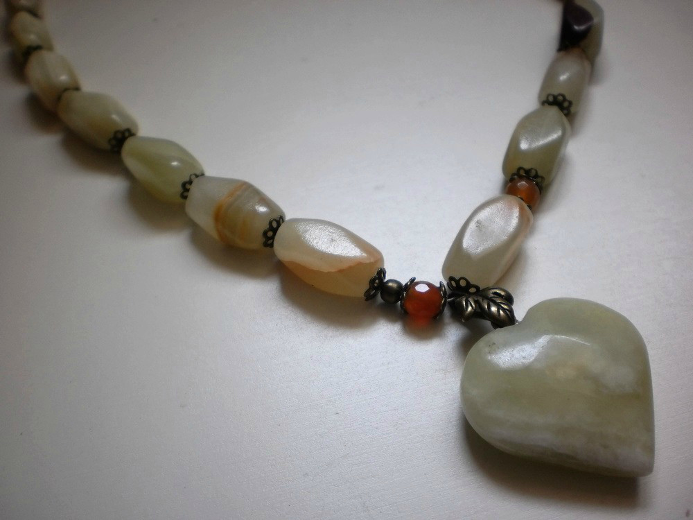 Оникс бусы. Колье из оникса. Бусы из оникса натурального. Колье из оникса. Сердолик и оникс.