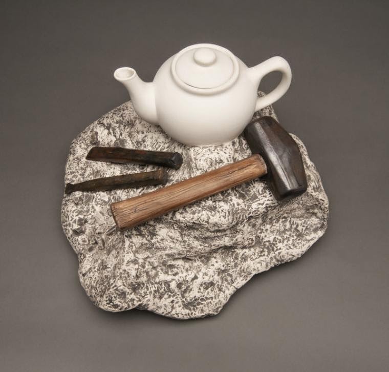 13-Rock-Carving-Teapot-Victor-Spinski-Clay-Sculptures-replicating-objects-from-Daily-Life-www-designstack-co