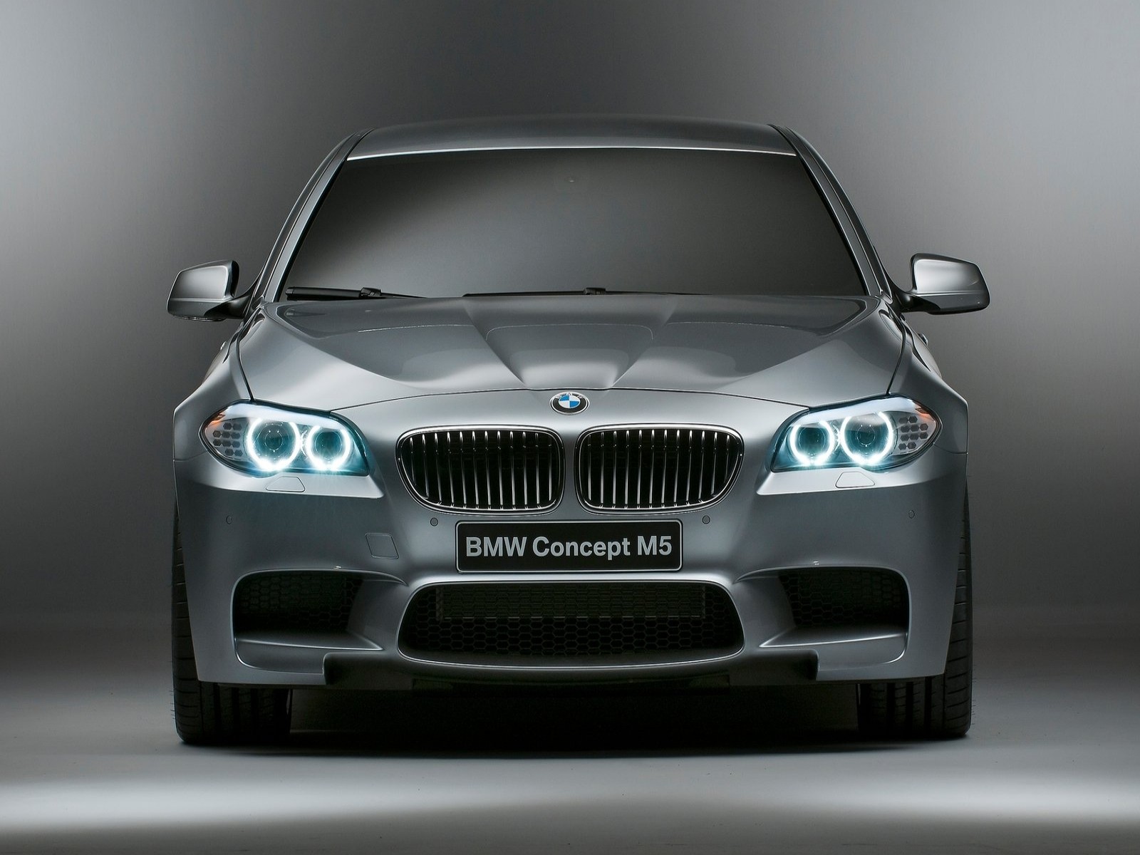 The Ultimate Driving Machine: The 2011 BMW M5 Concept