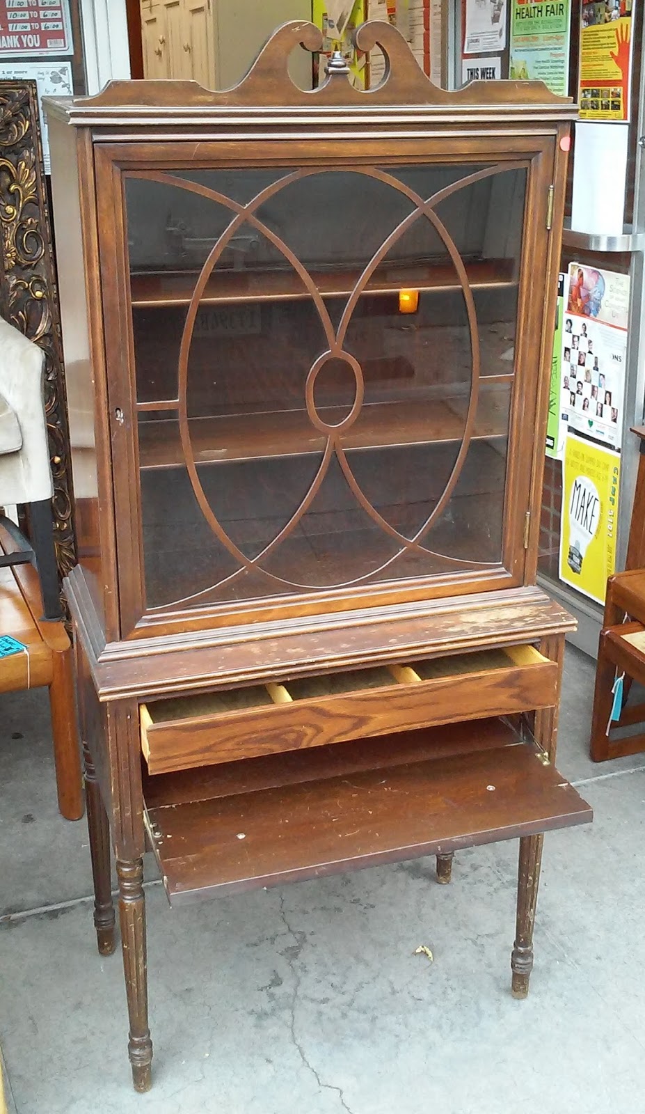 UHURU FURNITURE & COLLECTIBLES: SOLD 2 1/2’ Wide Depression Era China