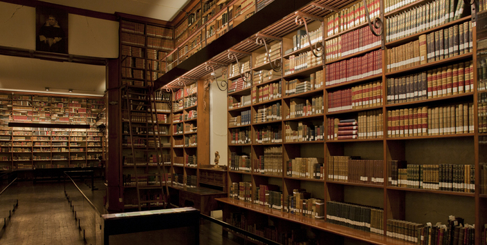 De lo humano a lo divino BIBLIOTECA PATRIMONIAL RECOLETA DOMINICA