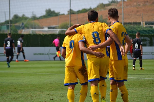El Atlético Malagueño planta cara al Alcorcón en Marbella (2-4)