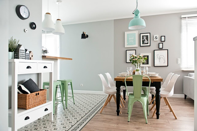 Decoração Jovem de pequeno apto em preto, branco e verde menta. Blog Achados de Decoração