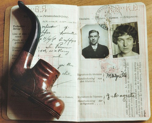 Pipe+and+Passport+of+Ren%C3%A9+Magritte.jpg