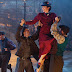 Befutott a Mary Poppins visszatér 10 perces kulisszák mögötti videója