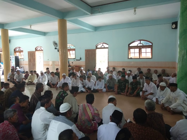 Danramil Sumberlawang Sholat Jum’at Dilanjutkan Doa Bersama