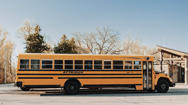 Bus jaune scolaire américain