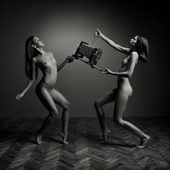 Daniel Ilinca deviantart fotografia mulheres modelos fashion nudez artística mulheres fetiches lésbicas bondage sado masoquista sensual provocante