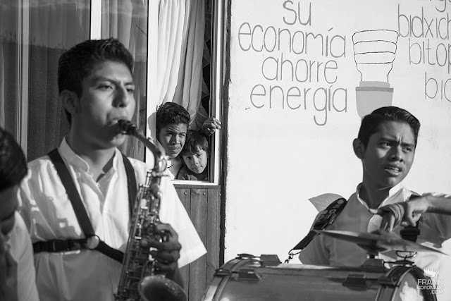 musicos en calenda de oaxaca
