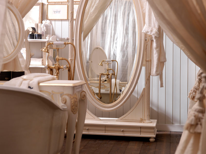 Мебель для ванной комнаты фабрики Savio Firmino. Зеркало овальное.