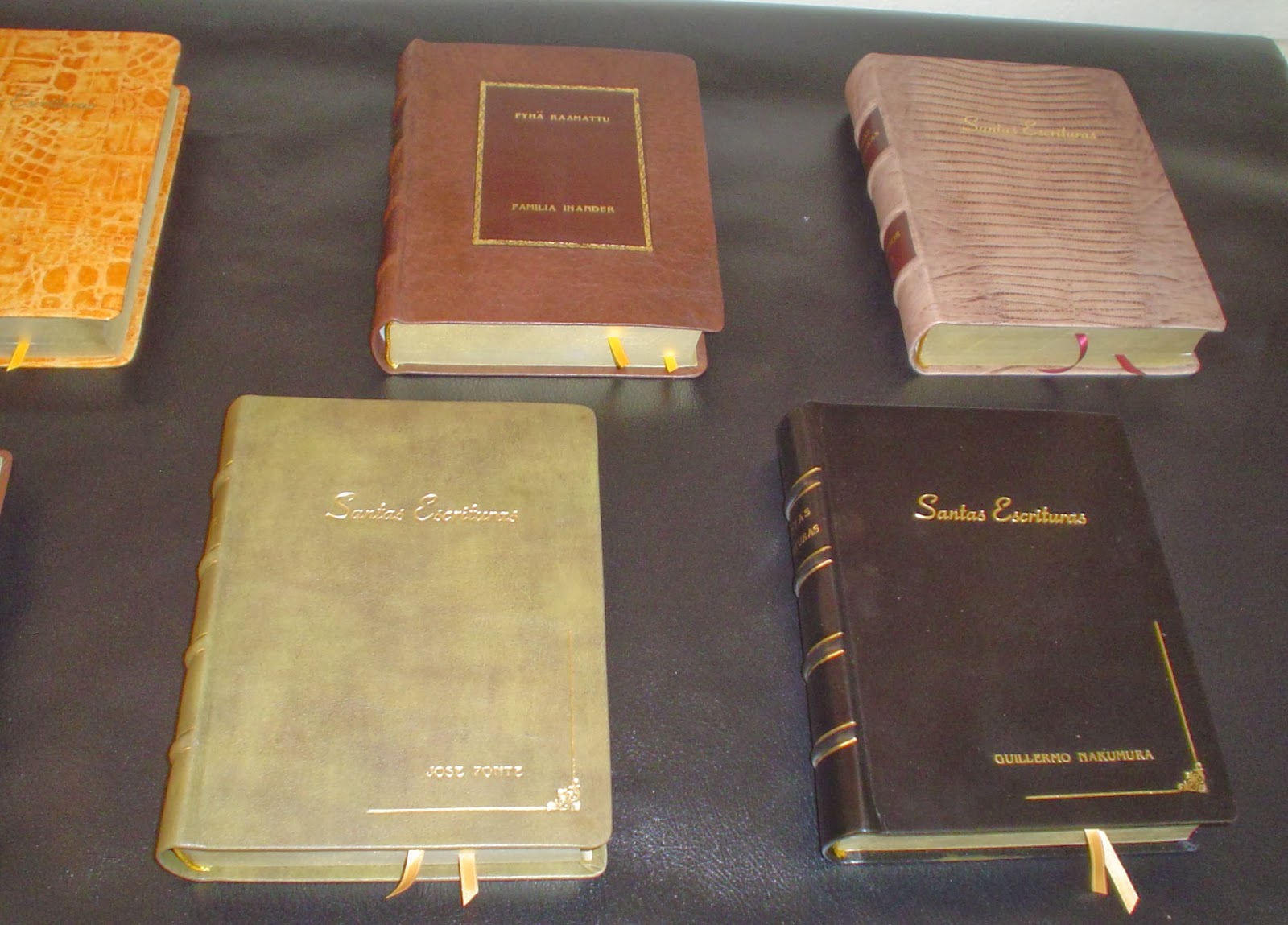 Encuadernación Casa del Artesano: ENCUADERNACIÓN DE BIBLIAS