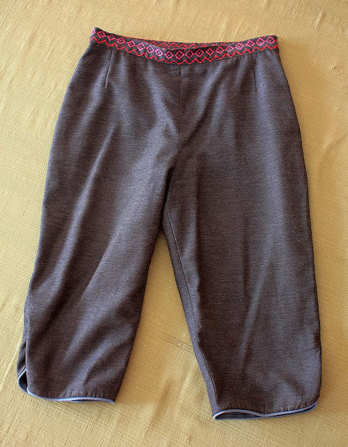 Sew long, Cowgirl!: Burda Capri Pants and Simplicity 1716
