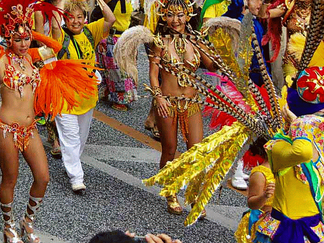 Beautiful Okinawa - Brazil costumes on parade