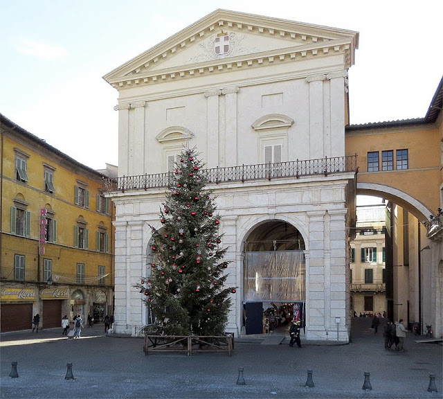 Christmas tree, Piazza XX Settembre, Pisa