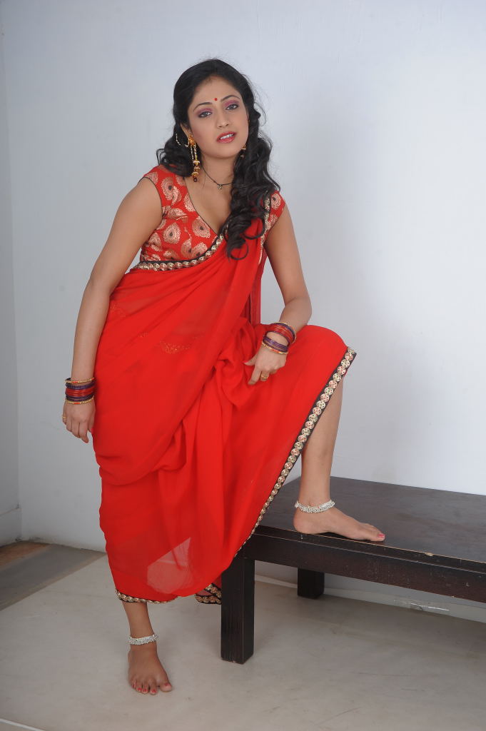 Actress Haripriya Saree Hot Photos