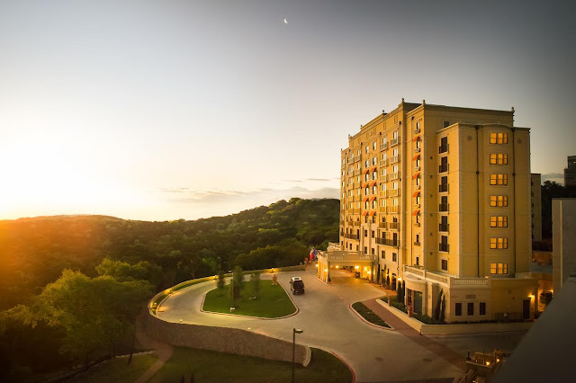 Welcome to Granduca Austin Hotel, a luxury hotel with al fresco dining in Austin, in the heart of the Texas Hill Country. Best rate guarantee!