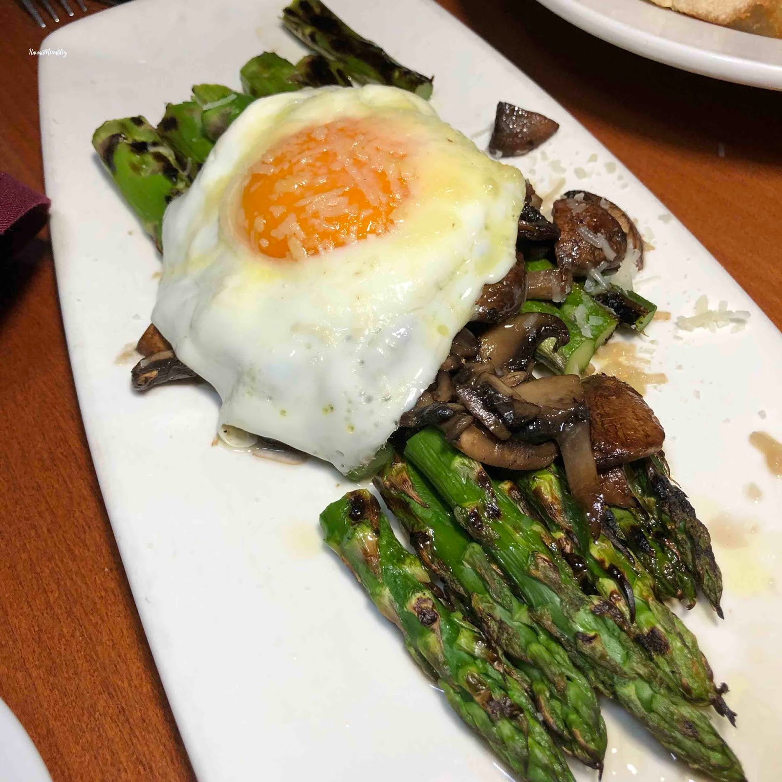 Hawaii Mom Blog Happy Hour at Vino