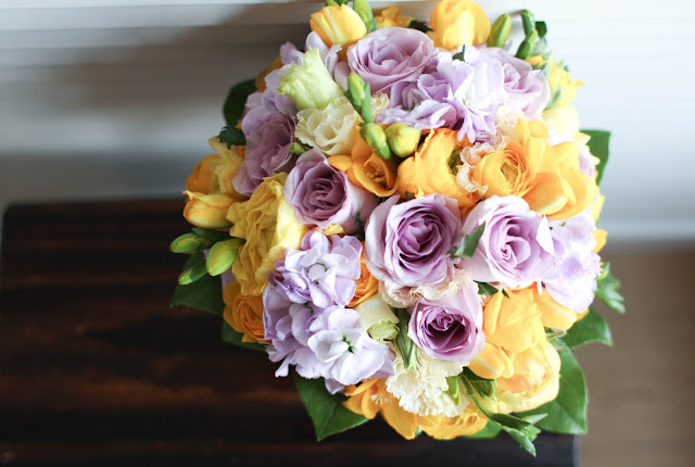 yellow and purple bouquet and wedding colour scheme