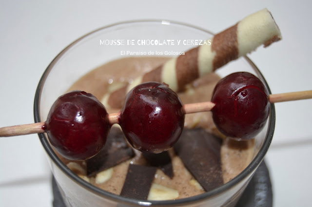 Mousse  De Chocolate Y Cerezas
