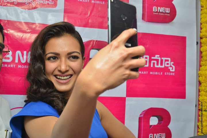 Catherine Tresa launches B New Mobile Store at Eluru