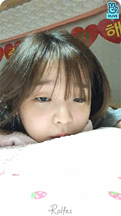 V앱 도중 잠이 올랑말랑하는 오마이걸 승희.gif | 인스티즈