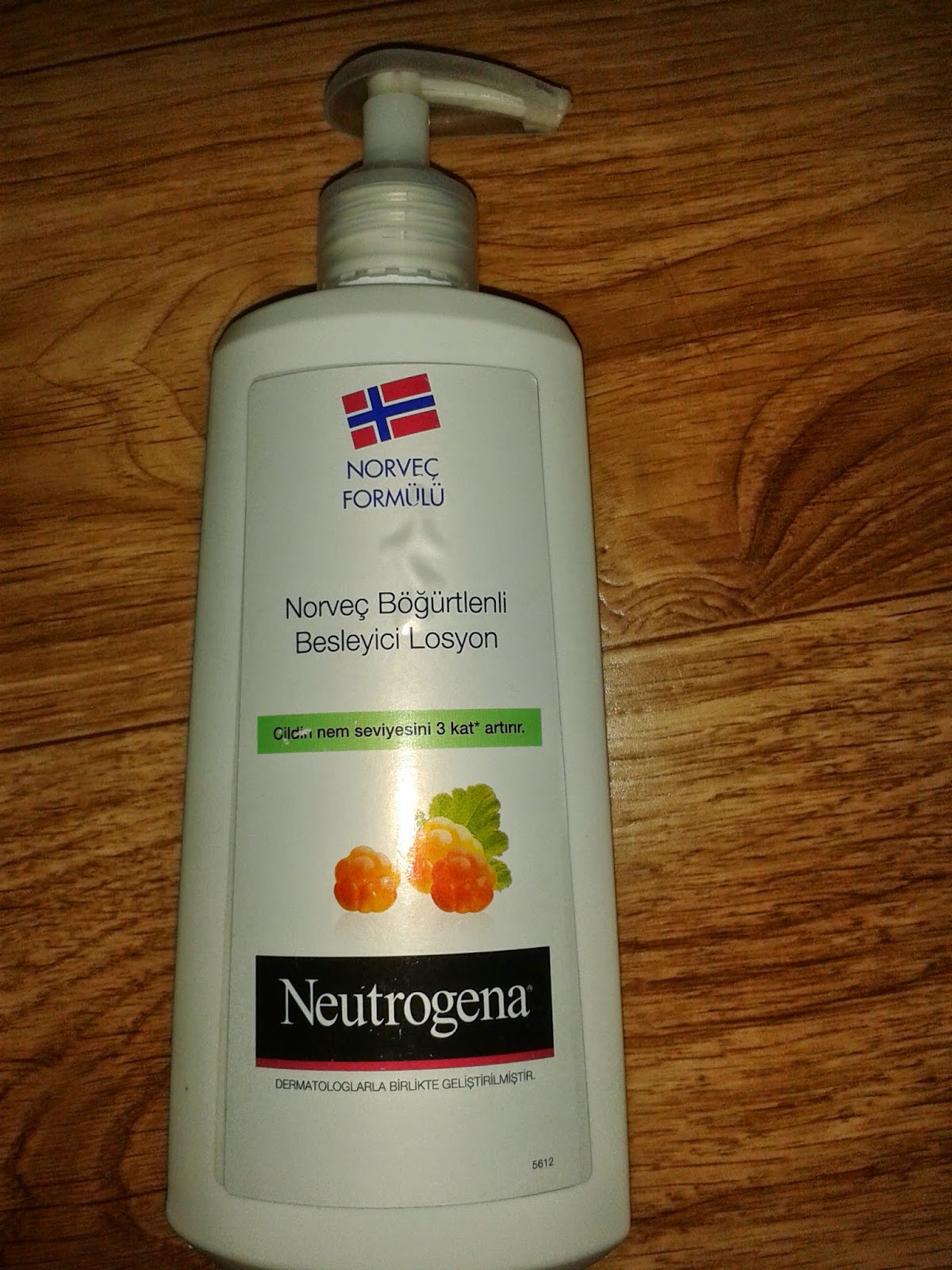 Neutrogena Norveç Böğürtlenli Besleyici Losyon