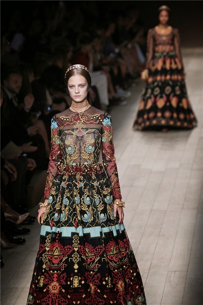 APRENDIENDO CON LA HISTORIA: LA MODA MEDIEVAL EN LA ACTUALIDAD