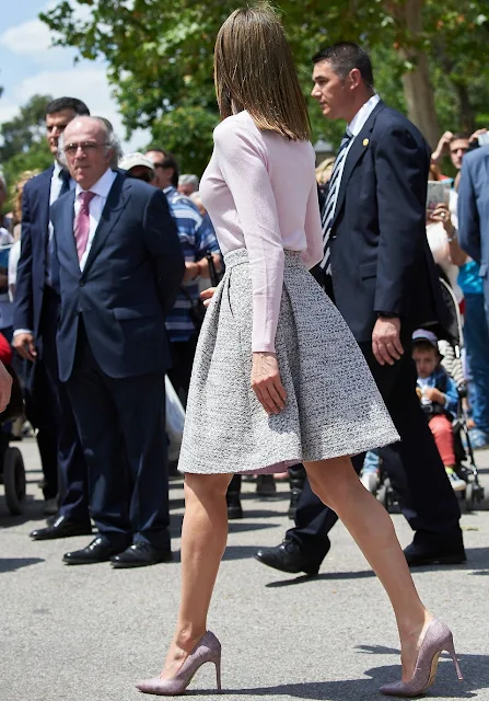 Queen Letizia  attends the opening of Madrid Book Fair at the Buen Retiro Park. Queen letizia wore Boss skirt, Earrings, jewelry, fashion, new dress spring summer fashion