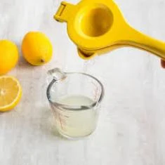 freshly-squeeze-the-lemon